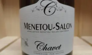 Étiquette de vin blanc de la cave Menetou-Salon, millésime Chavet, vignerons par nature.