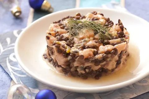 Tartare de saumon et lentilles, une idée gourmande pour savoir pourquoi manger des lentilles le 1er janvier. Délicieux et festif !