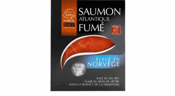 Saumon fumé Atlantique Marcel Baey, élevé en Norvège. Un saumon à la ficelle, salé au sel sec et fumé au bois de hêtre.