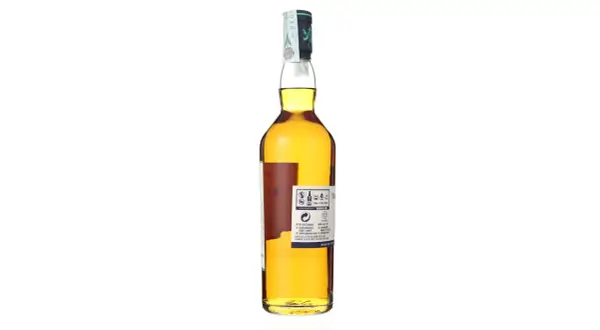 Bouteille de whisky ambré de la distillerie Talisker, avec son étiquette détaillée et son bouchon orné.
