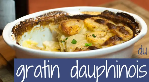 Le vrai gratin dauphinois origine : un plat de pommes de terre gratinées, doré et savoureux, prêt à être dégusté.