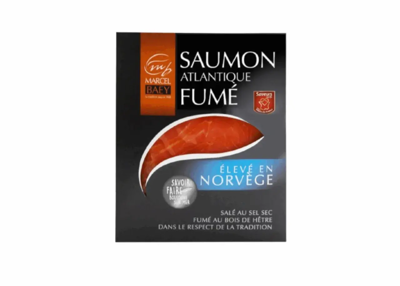 Saumon fumé Atlantique Marcel Baey, élevé en Norvège. Un saumon à la ficelle, salé au sel sec et fumé au bois de hêtre.