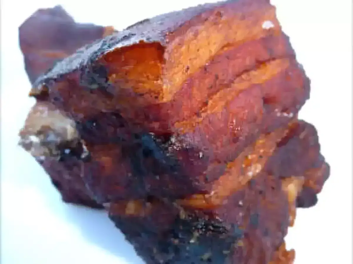 Gros morceaux de rillons dor&eacute;s et croustillants, pr&ecirc;ts &agrave; &ecirc;tre d&eacute;gust&eacute;s. Une recette simple pour un plat savoureux.