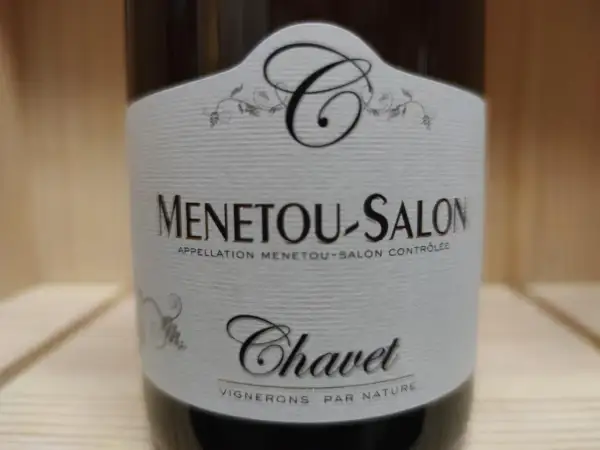 Étiquette de vin blanc de la cave Menetou-Salon, millésime Chavet, vignerons par nature.